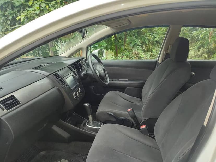 Vehicle image 4